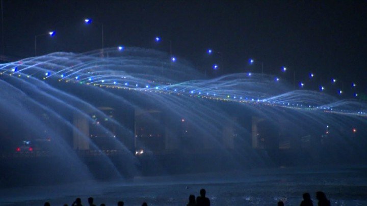 Banpo Bridge Fountain